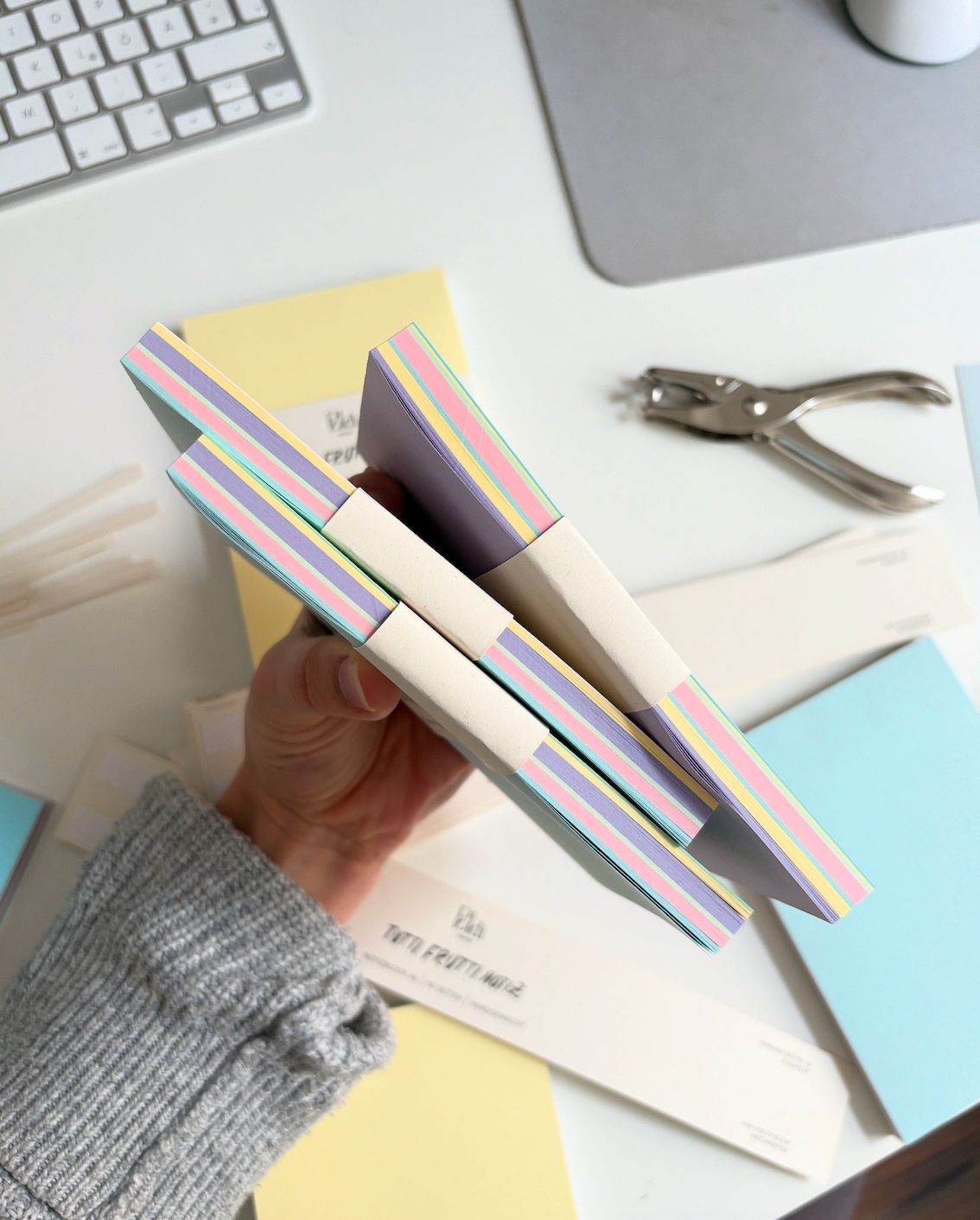 Tutti Frutti, Notizblock